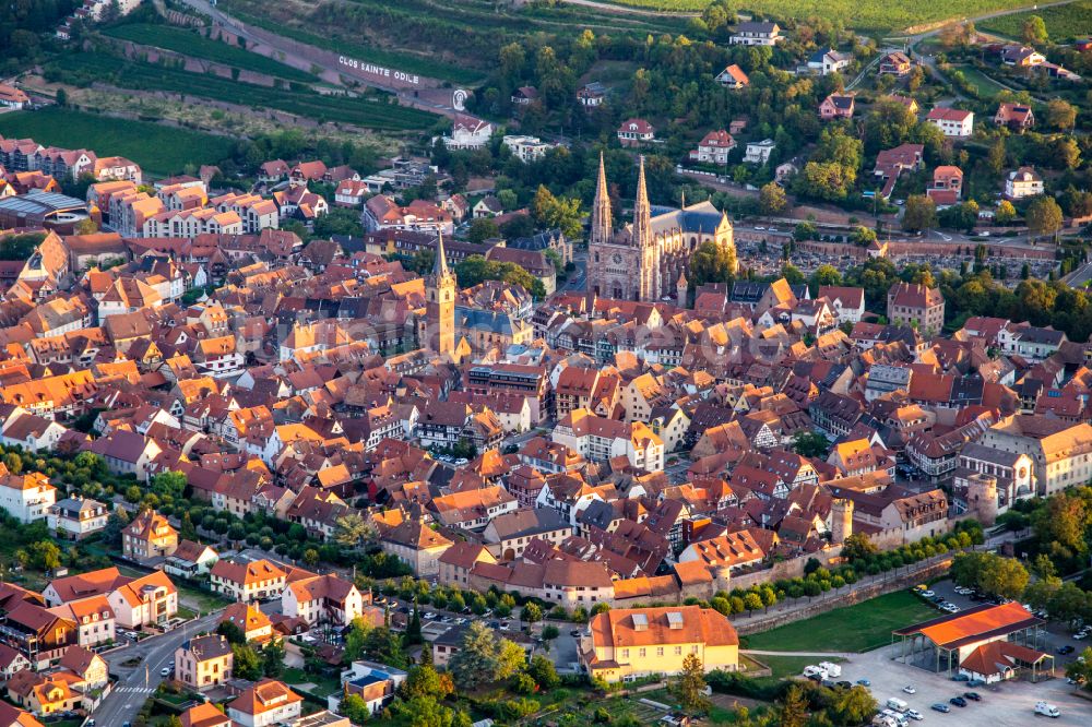 Luftbild Obernai - Altstadtbereich und Innenstadtzentrum in Obernai in Grand Est, Frankreich