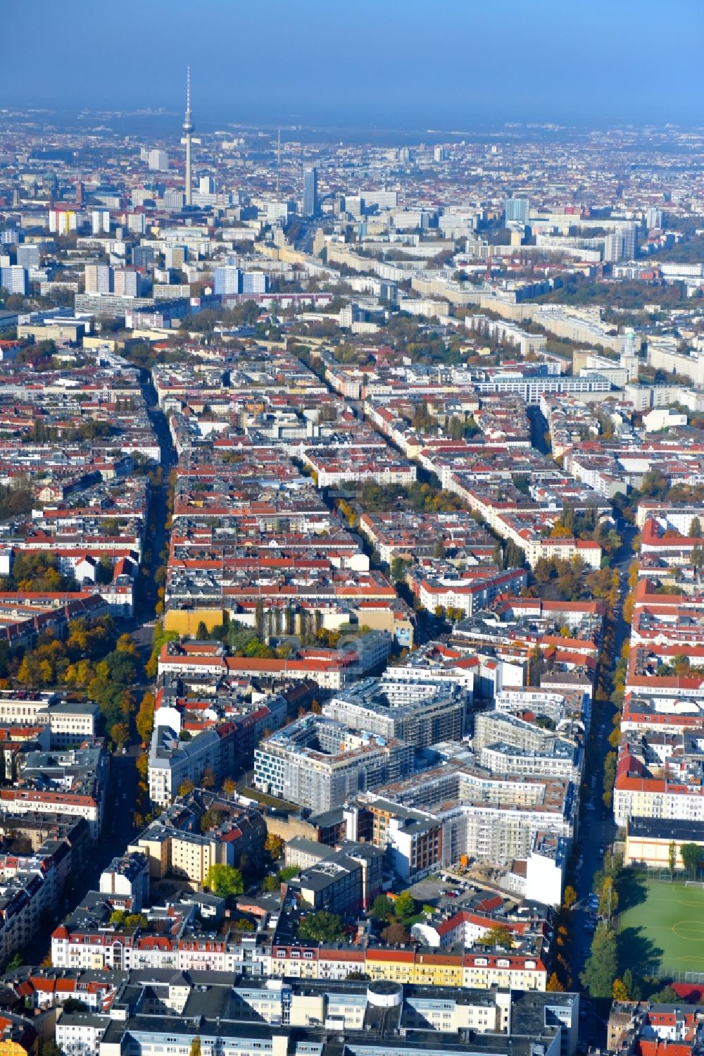 Luftbild Berlin - Baustelle Box Seven am Freudenberg- Areal im Wohngebiet an der Boxhagener Straße in Berlin Friedrichshain