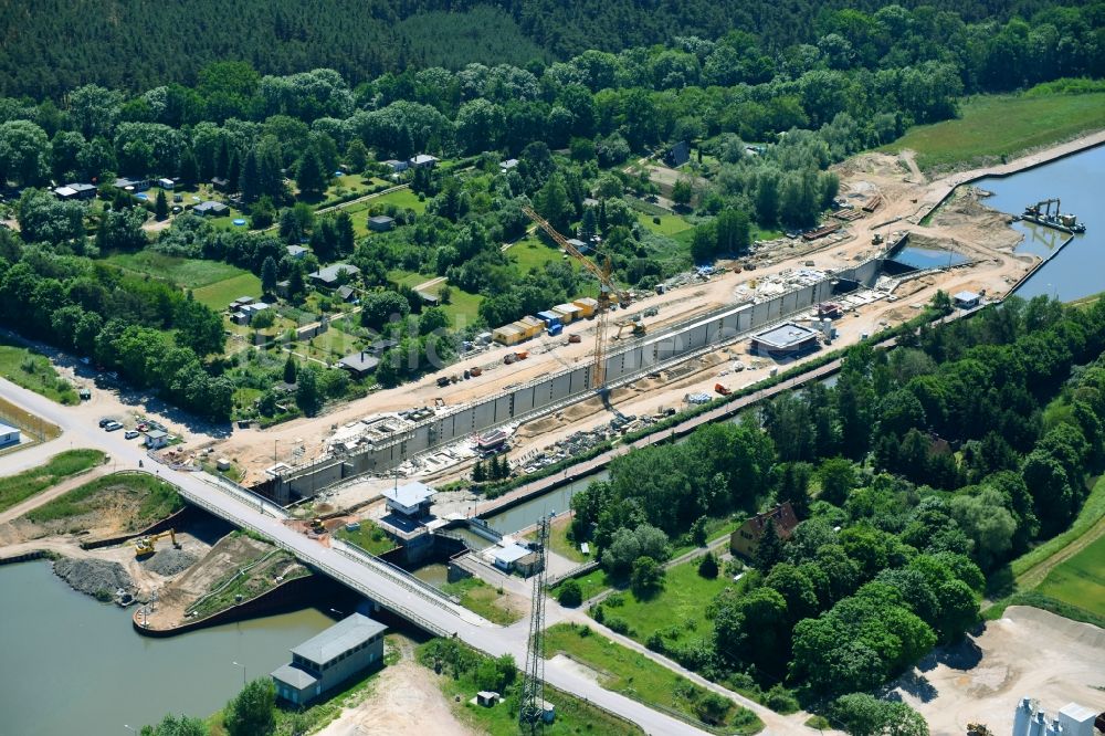 Elbe-Parey aus der Vogelperspektive: Baustelle Schleuse Zerben und Zerbener Brücke am Elbe-Havel-Kanal im Bundesland Sachsen-Anhalt
