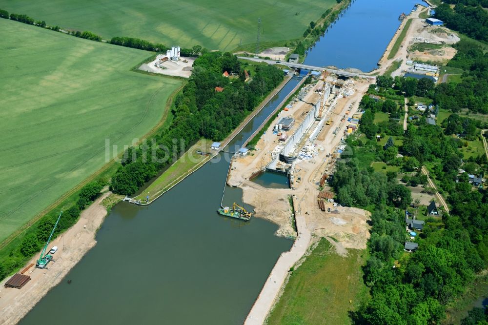 Elbe-Parey aus der Vogelperspektive: Baustelle Schleuse Zerben und Zerbener Brücke am Elbe-Havel-Kanal im Bundesland Sachsen-Anhalt