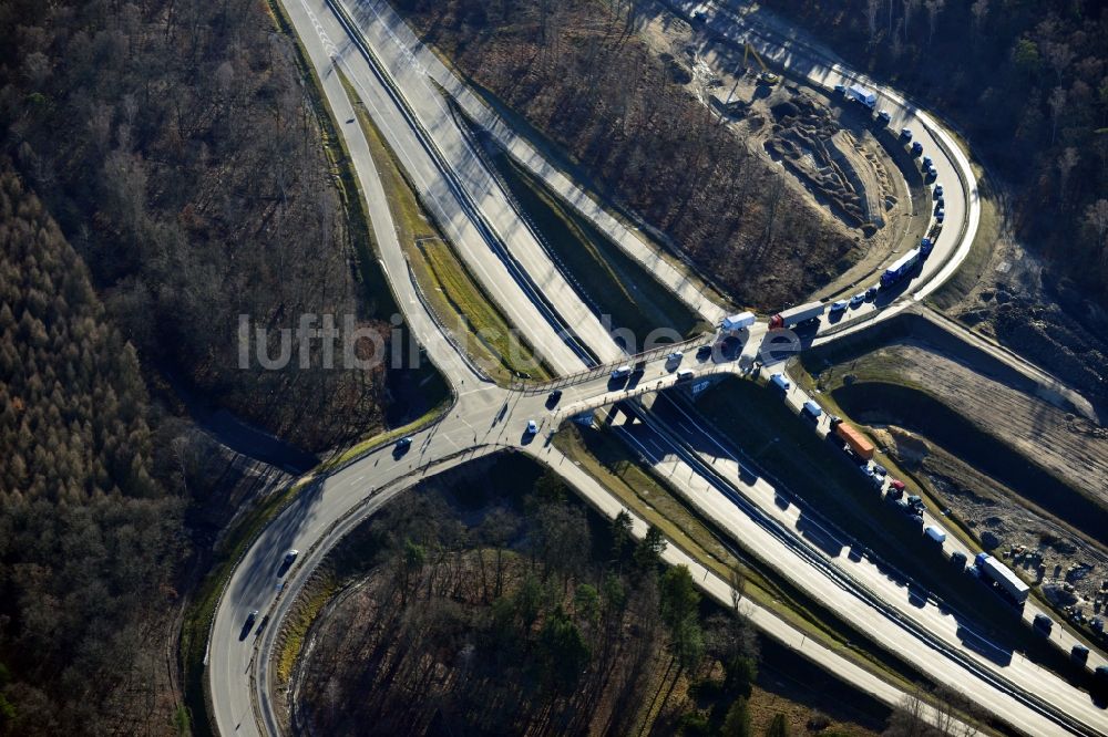 Luftbild Stahnsdorf OT Güterfelde - Baustelle zum Ausbau und Umbau der Landesstraße L40 zur Ortsumgehung Güterfelde in Brandenburg