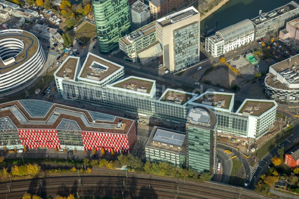Luftaufnahme Düsseldorf - Baustelle zum Neubau eines Büro- und Geschäftshauses FLOAT zwischen Franzsiusstraße und Holzstraße in Düsseldorf im Bundesland Nordrhein-Westfalen, Deutschland