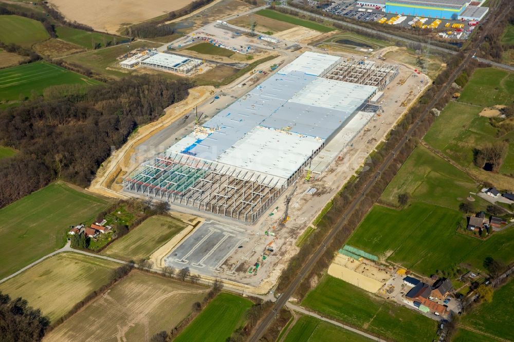 Werne von oben - Baustelle zum Neubau eines Gebäudekomplexes auf dem Gelände des Logistikzentrums Amazon Logistik im Ortsteil Lenklar in Werne im Bundesland Nordrhein-Westfalen