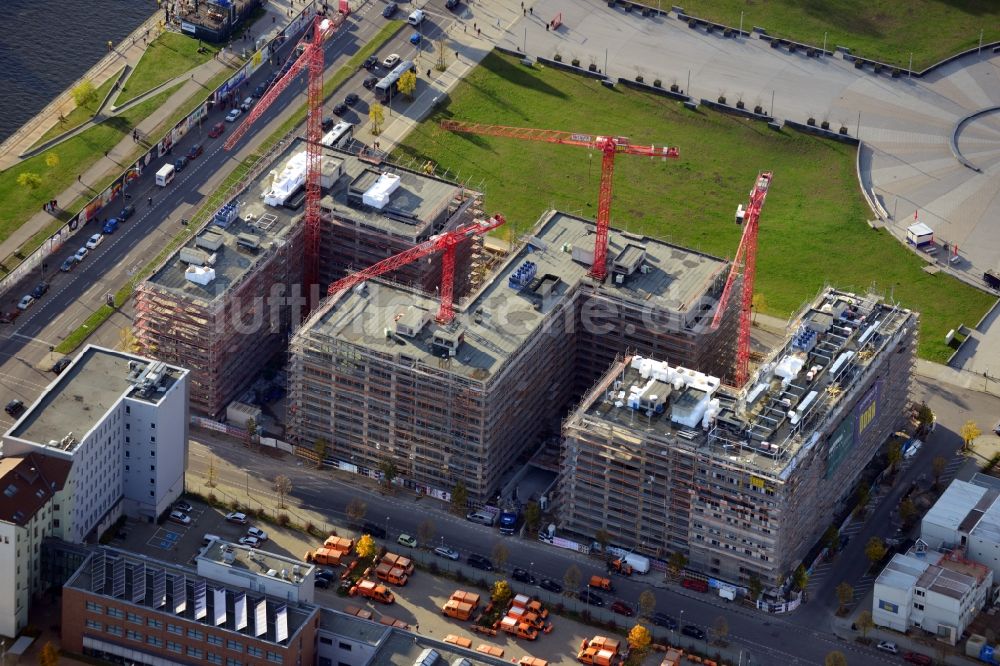Berlin von oben - Baustelle zum Neubau eines Hotel- und Bürocampus auf dem Anschutz Areal im Ortsteil Friedrichshain in Berlin