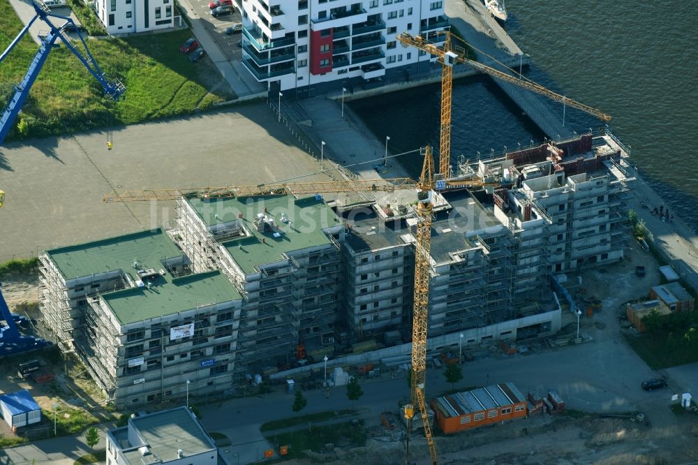 Rostock von oben - Baustelle zum Neubau einer Mehrfamilienhaus-Wohnanlage Hellingstraße in Rostock im Bundesland Mecklenburg-Vorpommern, Deutschland