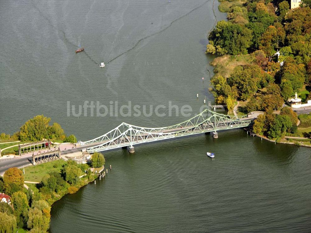 Potsdam von oben - Blick auf die Glienicker Brücke in der Berliner Vorstadt