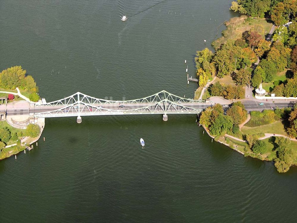 Luftbild Potsdam - Blick auf die Glienicker Brücke in der Berliner Vorstadt