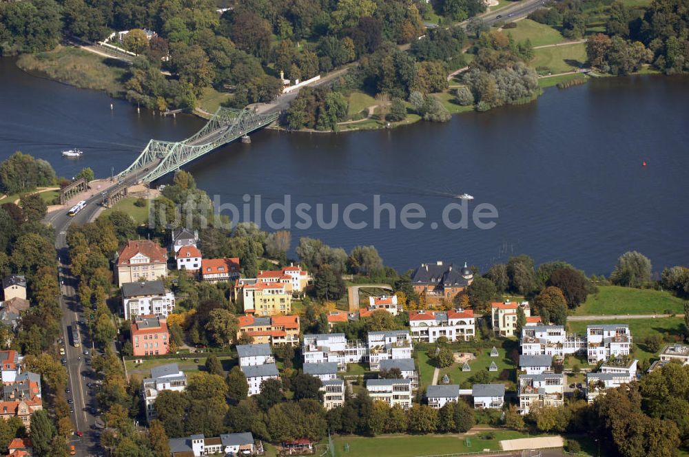 Luftbild Potsdam - Blick auf die Siedlung Arkadien mit der Villa Kampffmeyer und der Glienicker Brücke