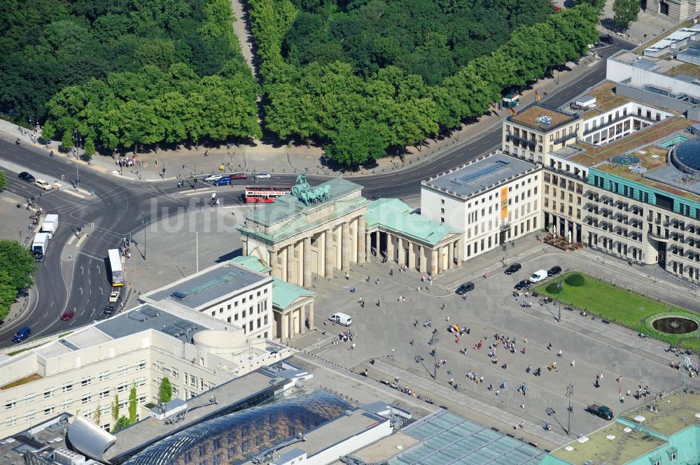 Luftaufnahme Berlin Mitte - Brandenburger Tor am Pariser Platz in Berlin-Mitte
