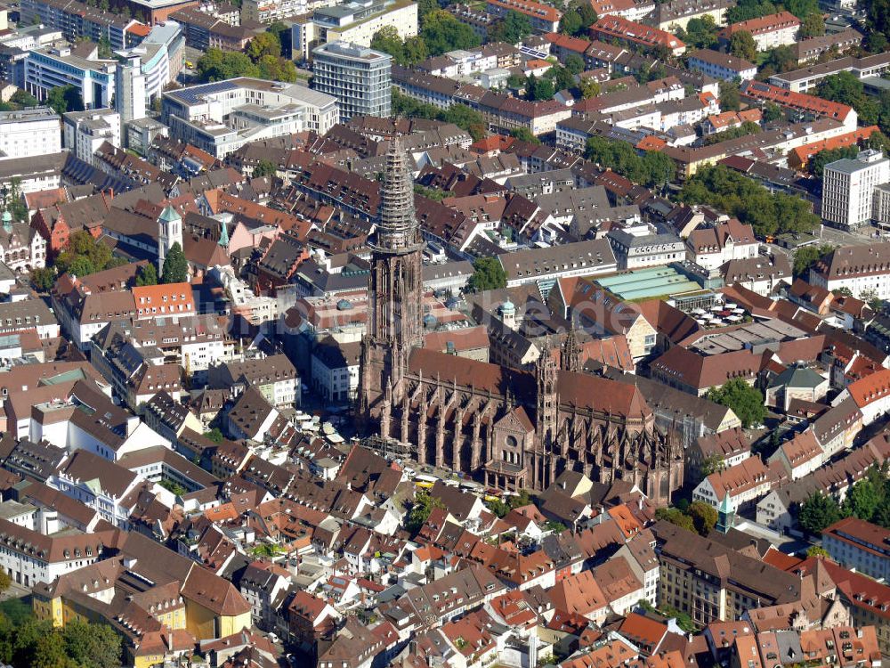Luftaufnahme Freiburg - Das Freiburger Münster in Freiburg im Breisgau, Baden-Württemberg