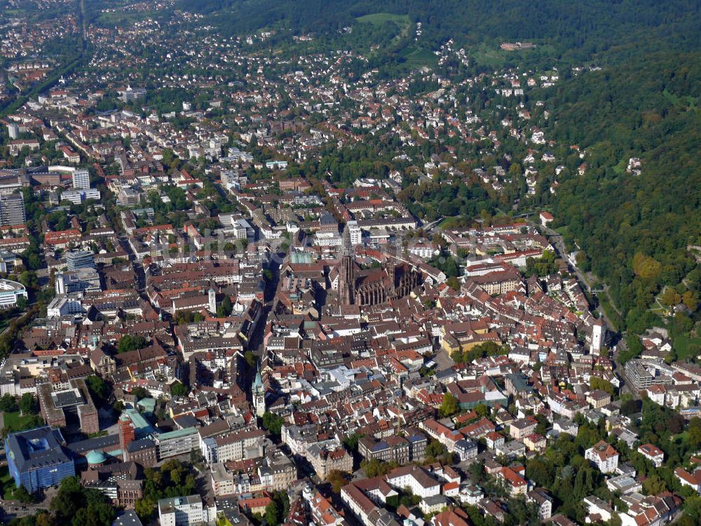 Freiburg von oben - Das Freiburger Münster in Freiburg im Breisgau, Baden-Württemberg