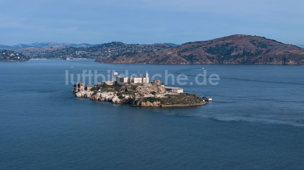 Luftbild San Francisco - Ehemalige Justizvollzugsanstalt JVA Alcatraz Island in San Francisco in Kalifornien, USA