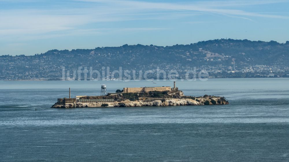 San Francisco von oben - Ehemalige Justizvollzugsanstalt JVA Alcatraz Island in San Francisco in Kalifornien, USA