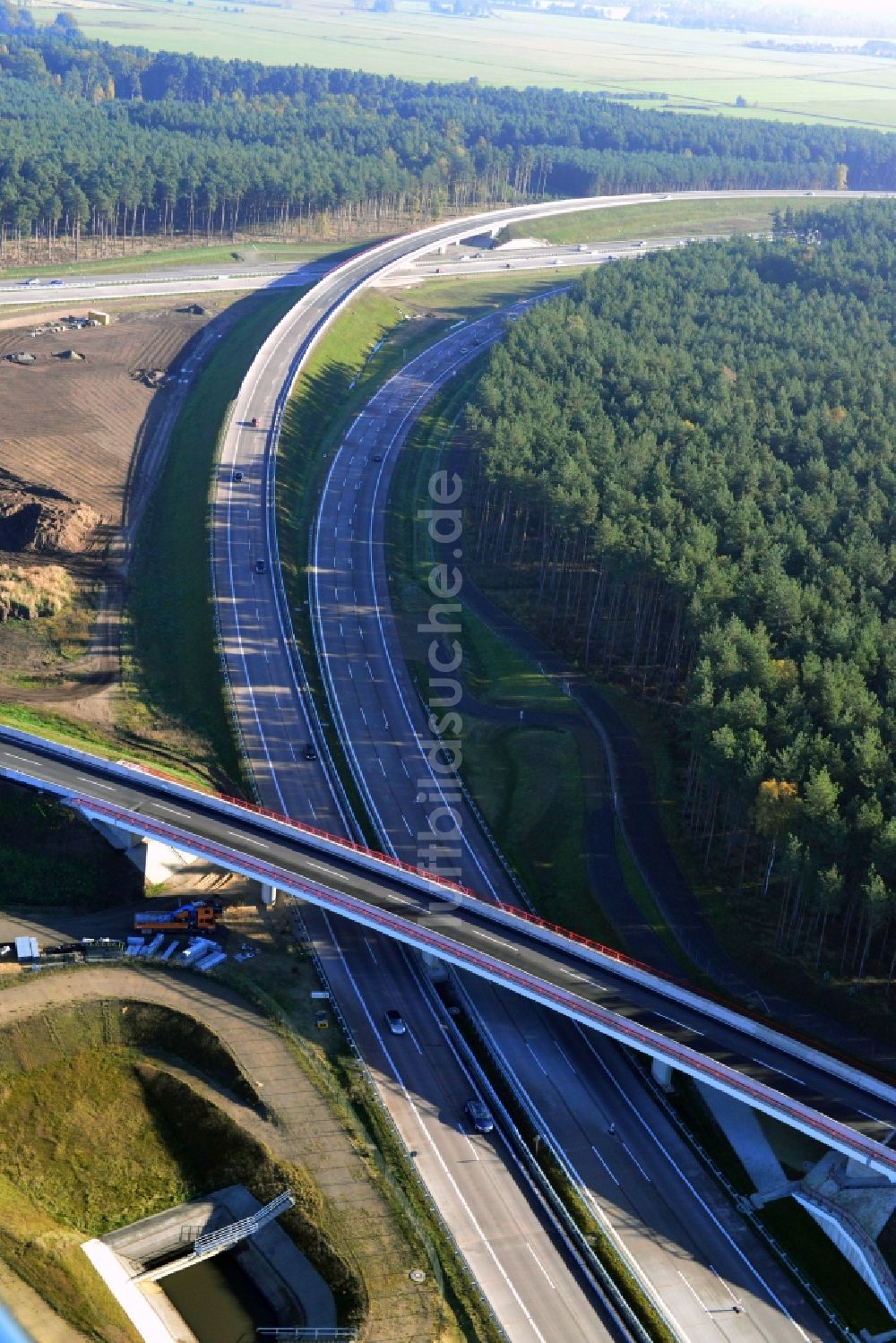Luftaufnahme Groß Ziethen - Fast fertige Baustelle zum Um- und Ausbau des Autobahndreieck AD Havelland im Bundesland Brandenburg