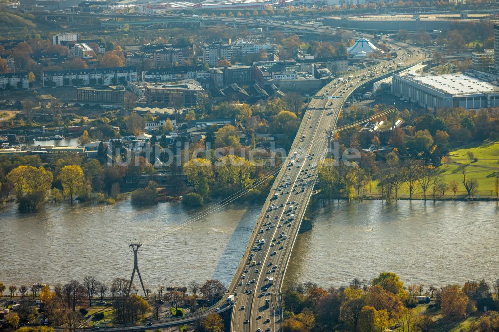 Köln von oben - Flussbrücke Zoobrücke über den Rhein in Köln im Bundesland Nordrhein-Westfalen, Deutschland