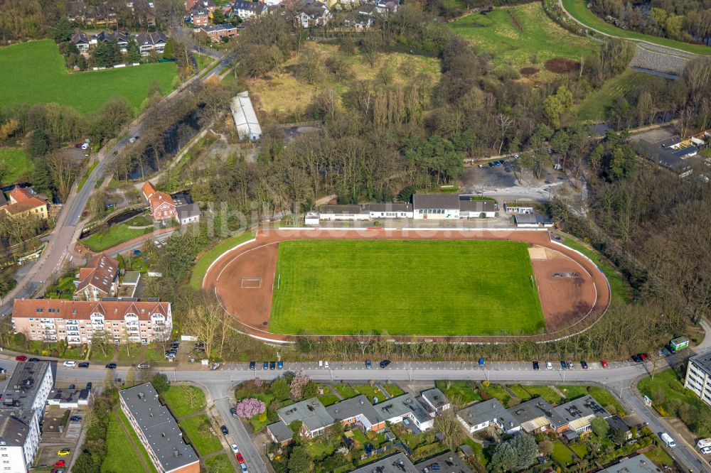 Dinslaken von oben - Fussballstadion Stadion am Freibad in Dinslaken im Bundesland Nordrhein-Westfalen, Deutschland