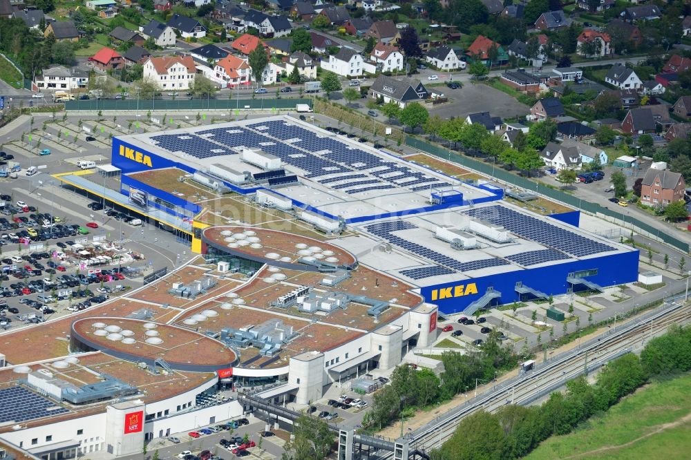 Dänischburg, Lübeck von oben - Gebäude des Einkaufszentrum des IKEA - Möbel- und Einrichtungshauses in Dänischburg, Lübeck im Bundesland Schleswig-Holstein