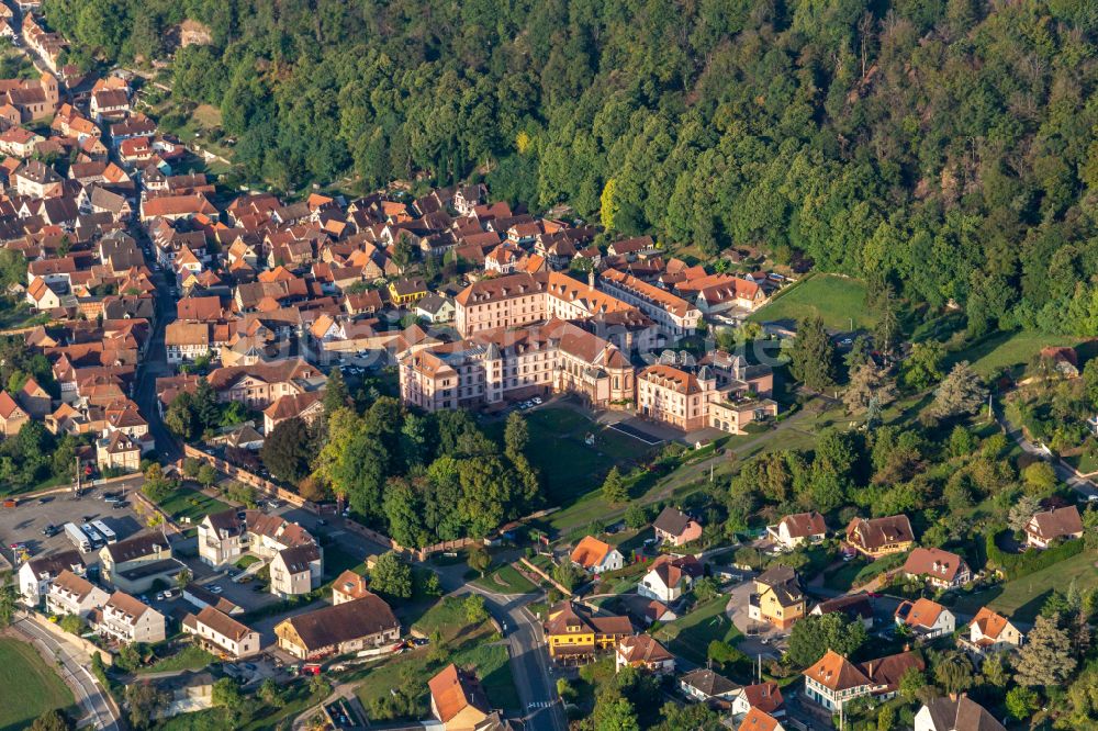 Oberbronn von oben - Gebäudekomplex des Klosters in Oberbronn in Grand Est, Frankreich