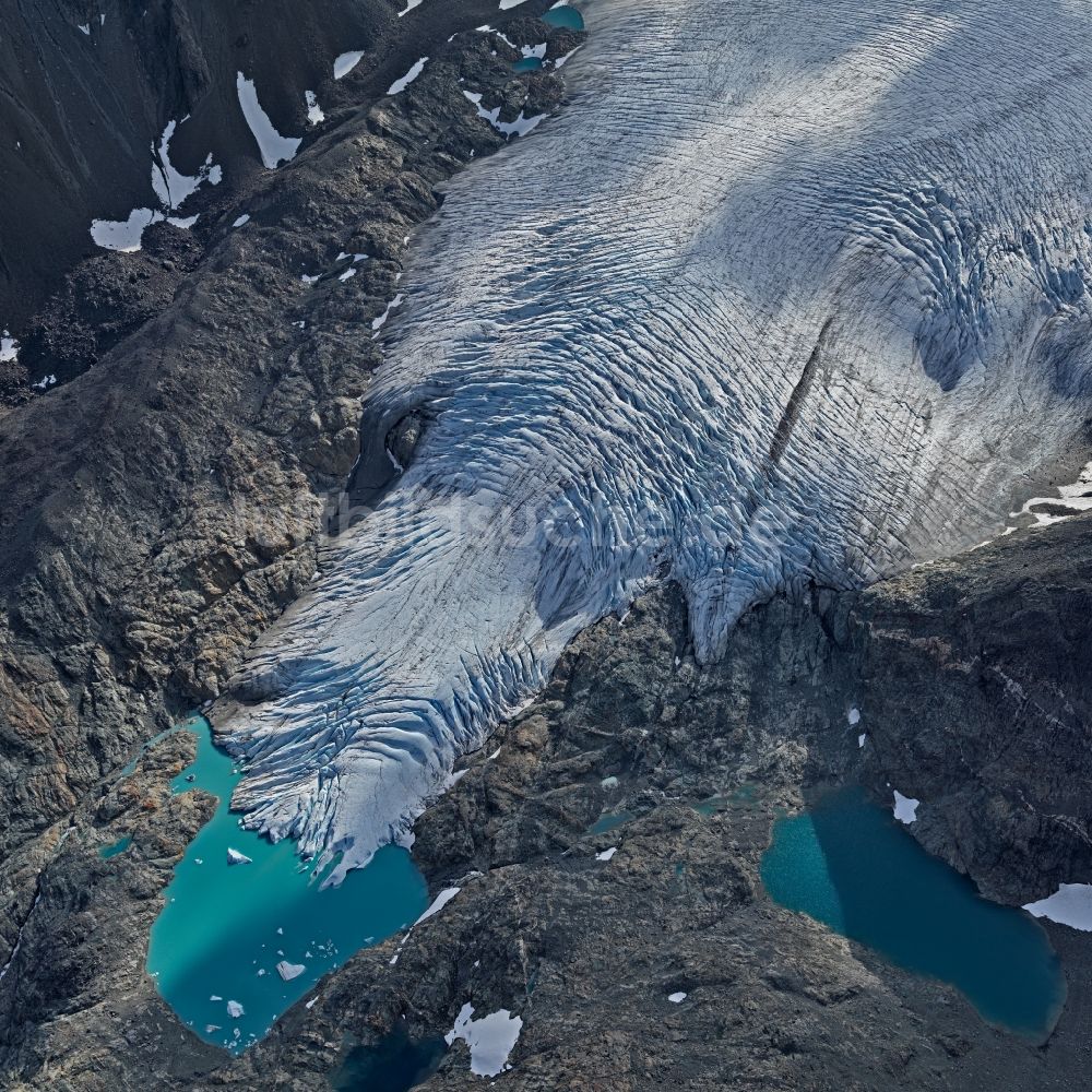 Koppangen aus der Vogelperspektive: Gletscher- Landschaft in den Lyngenalpen nahe Koppangen in Troms, Norwegen
