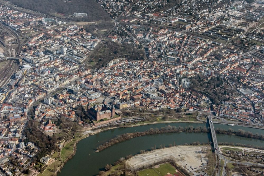Aschaffenburg aus der Vogelperspektive: Innenstadt von Aschaffenburg im Bundesland Bayern