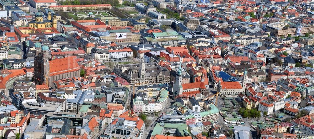 Luftbild München - Innenstadt von München mit Blick auf die Frauenkirche im Bundesland Bayern