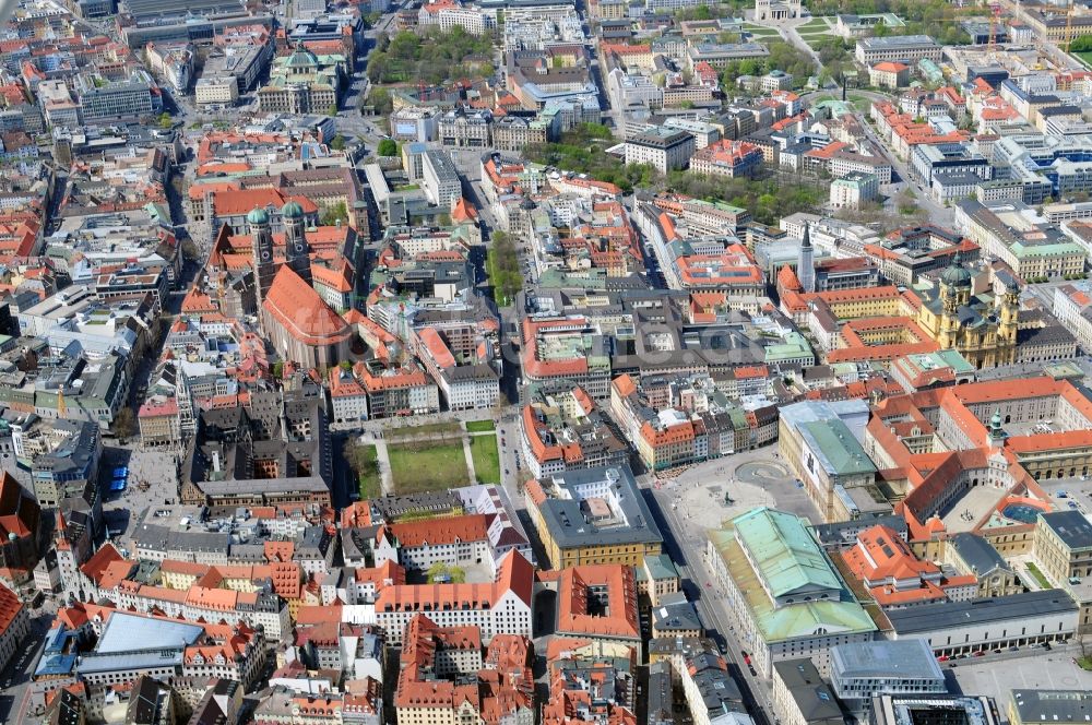 Luftaufnahme München - Innenstadt von München mit Blick auf die Frauenkirche im Bundesland Bayern