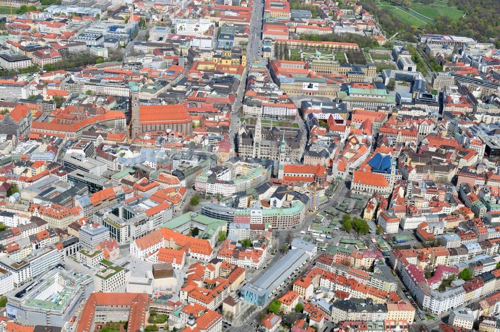 Luftbild München - Innenstadt von München mit Blick auf die Frauenkirche im Bundesland Bayern