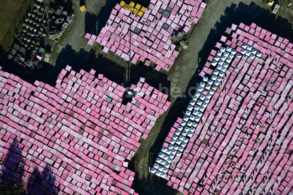 Luftbild Michendorf - Lagerfläche ausrangierter Telefonzellen der Deutschen Telekom in Michendorf im Bundesland Brandenburg
