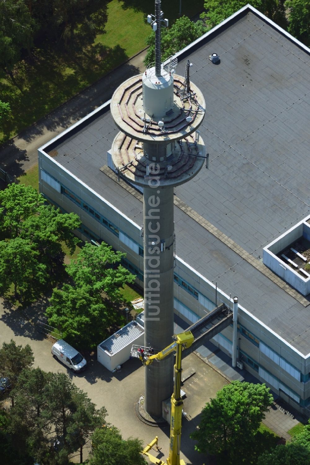 Luftaufnahme Kaltenkirchen - Sanierungsarbeiten am Antennenträger- Mast auf dem Fernsehturm- Umsetzer- Relaisstation in Kaltenkirchen im Bundesland Schleswig-Holstein