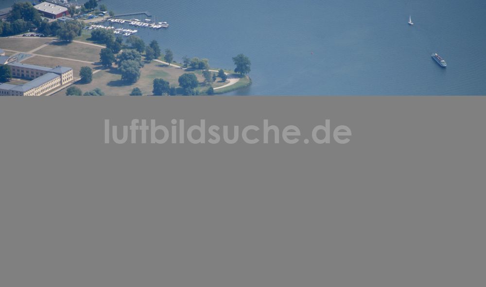 Luftaufnahme Schwerin - Schweriner Schloß und Landtag in der Landeshauptstadt von Mecklenburg-Vorpommern