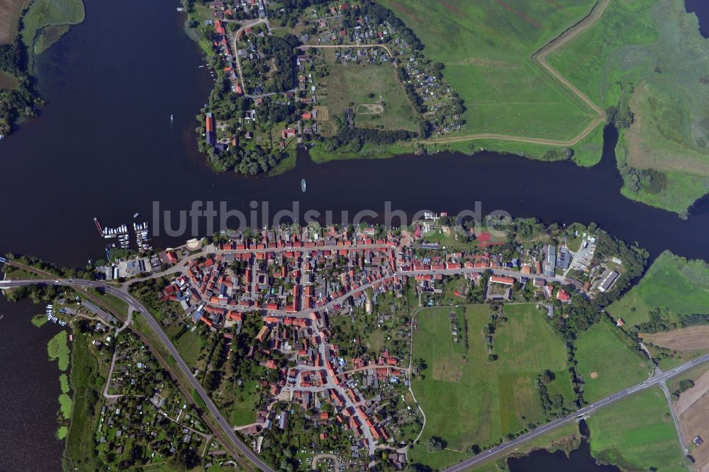 Luftaufnahme Havelsee - Stadtansicht vom Innenstadtbereich und Stadtzentrum am Ufer des Beetzsees in Havelsee im Bundesland Brandenburg