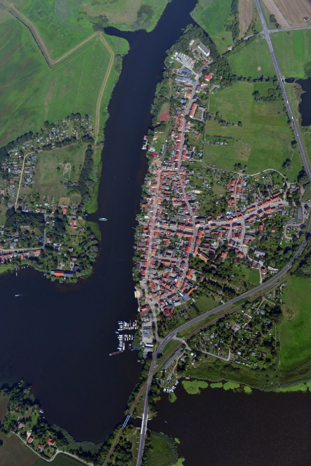 Luftbild Havelsee - Stadtansicht vom Innenstadtbereich und Stadtzentrum am Ufer des Beetzsees in Havelsee im Bundesland Brandenburg