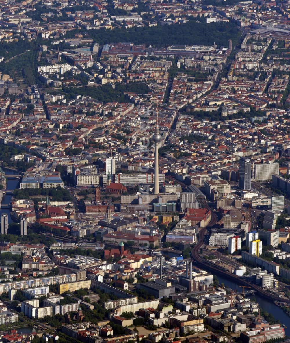 Berlin aus der Vogelperspektive: Stadtzentrum im Innenstadtbereich Mitte im Osten in Berlin
