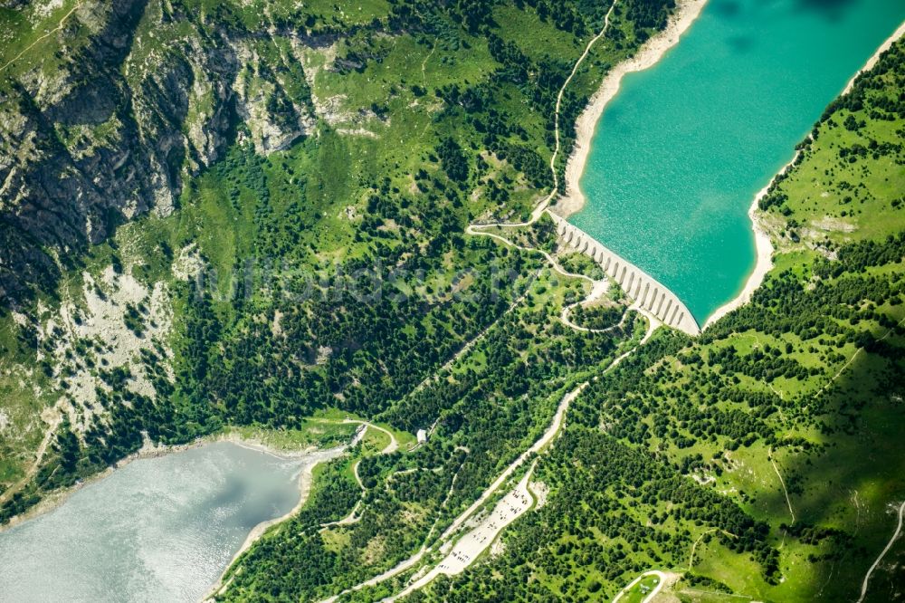 Aussois aus der Vogelperspektive: Talsperren - Staudamm und Stausee in Aussois in Auvergne-Rhone-Alpes, Frankreich