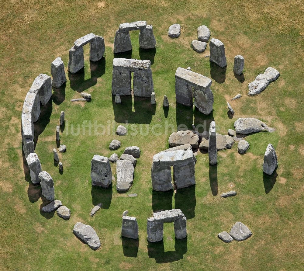Luftaufnahme Amesbury - Tourismus- Attraktion und Sehenswürdigkeit Stonehenge in Amesbury in England, Vereinigtes Königreich
