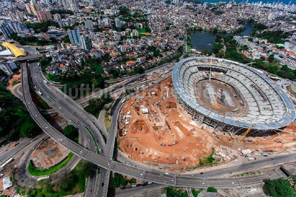Salvador aus der Vogelperspektive: Umbau und Ausbau des Stadion der Arena Fonte Nova zur Fußball WM Weltmeisterschaft 2014 in Salvador in der Provinz Bahia in Brasilien