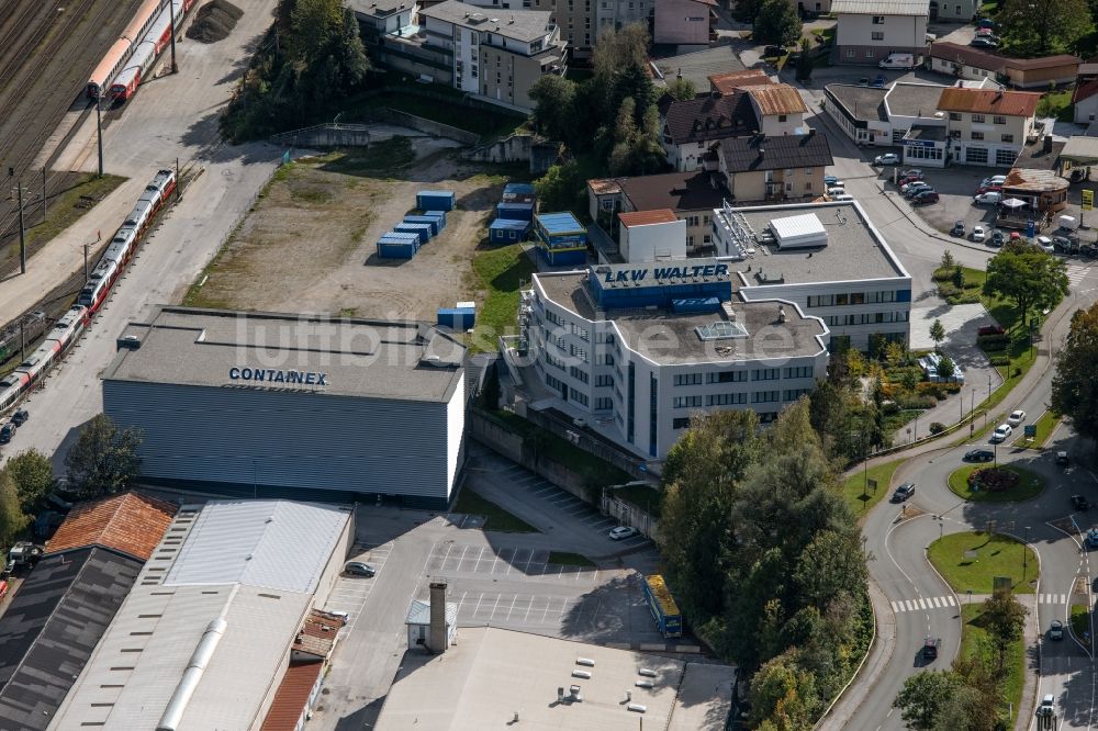 Kufstein von oben - Unternehmen- Verwaltungsgebäude LKW WALTER Internationale Transportorganisation AG in Kufstein in Tirol, Österreich