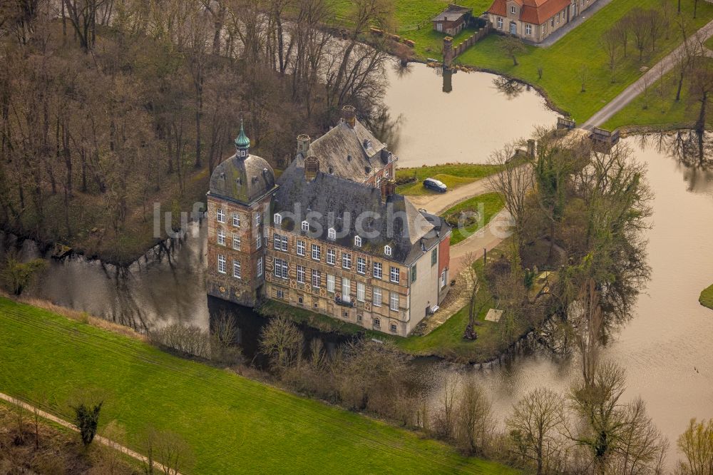 Luftbild Lippetal - Wassergraben mit Wasserschloß Schloss Hovestadt in Lippetal im Bundesland Nordrhein-Westfalen, Deutschland