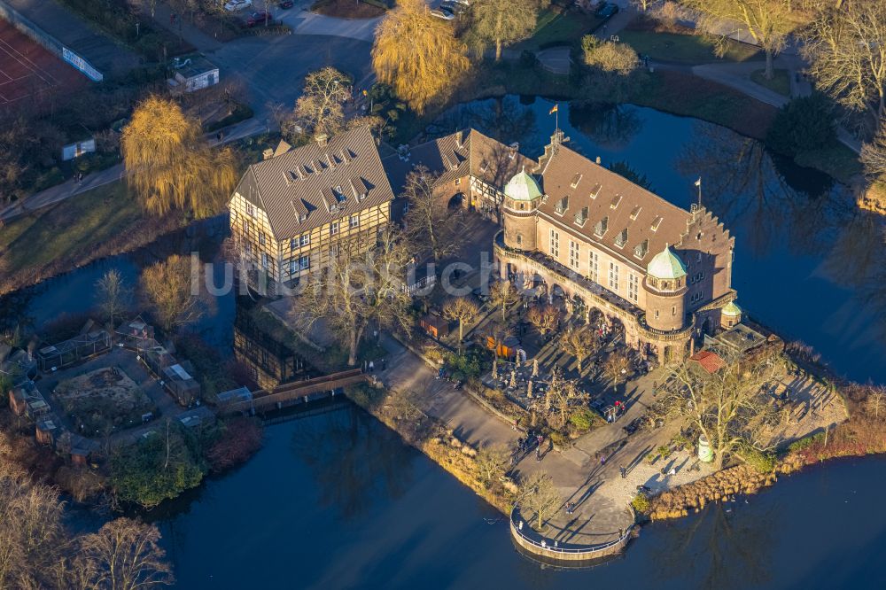 Gladbeck von oben - Wasserschloss Schloss Wittringen in Gladbeck im Bundesland Nordrhein-Westfalen, Deutschland