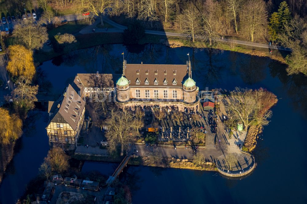 Gladbeck aus der Vogelperspektive: Wasserschloss Schloss Wittringen in Gladbeck im Bundesland Nordrhein-Westfalen, Deutschland
