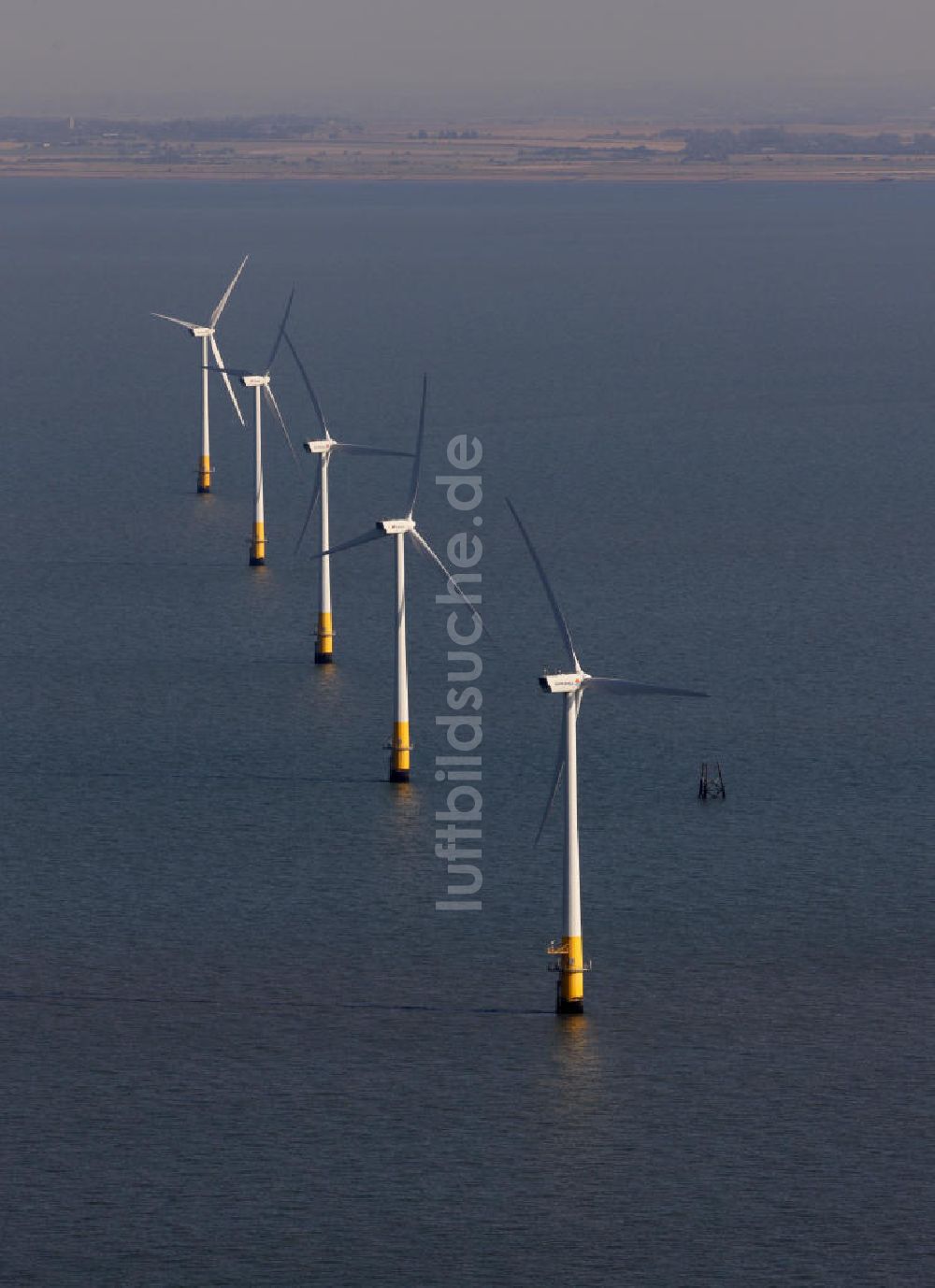 Kent aus der Vogelperspektive: Windenergieanlagen im Küstenbereich von Kent in der Nordsee