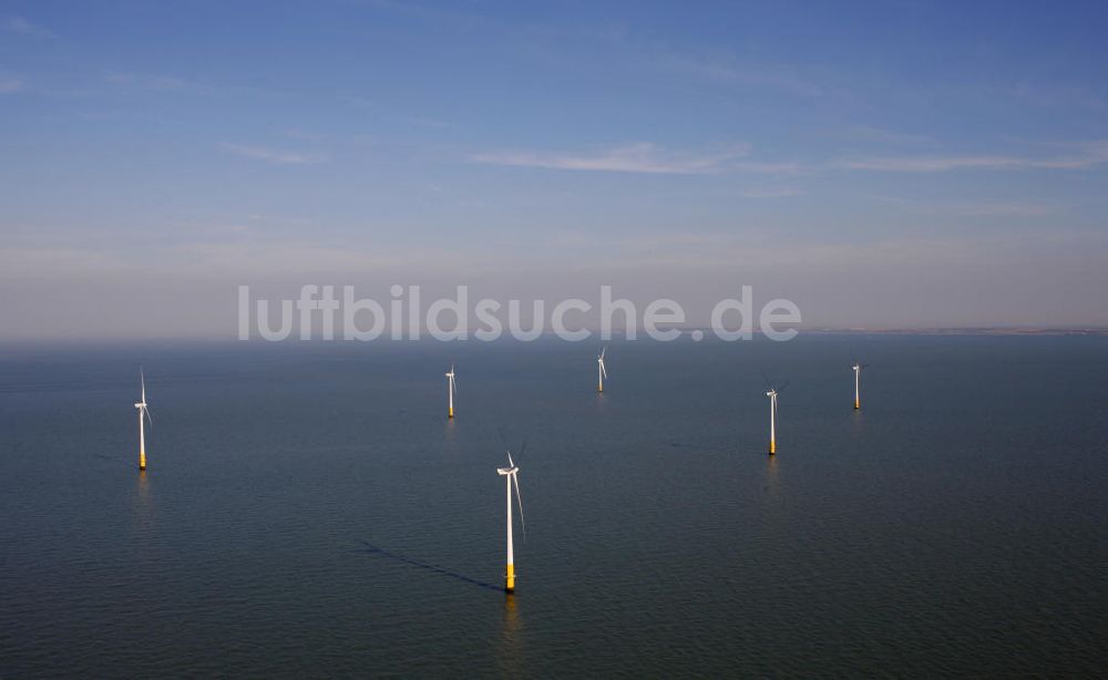 Luftbild Kent - Windenergieanlagen im Küstenbereich von Kent in der Nordsee