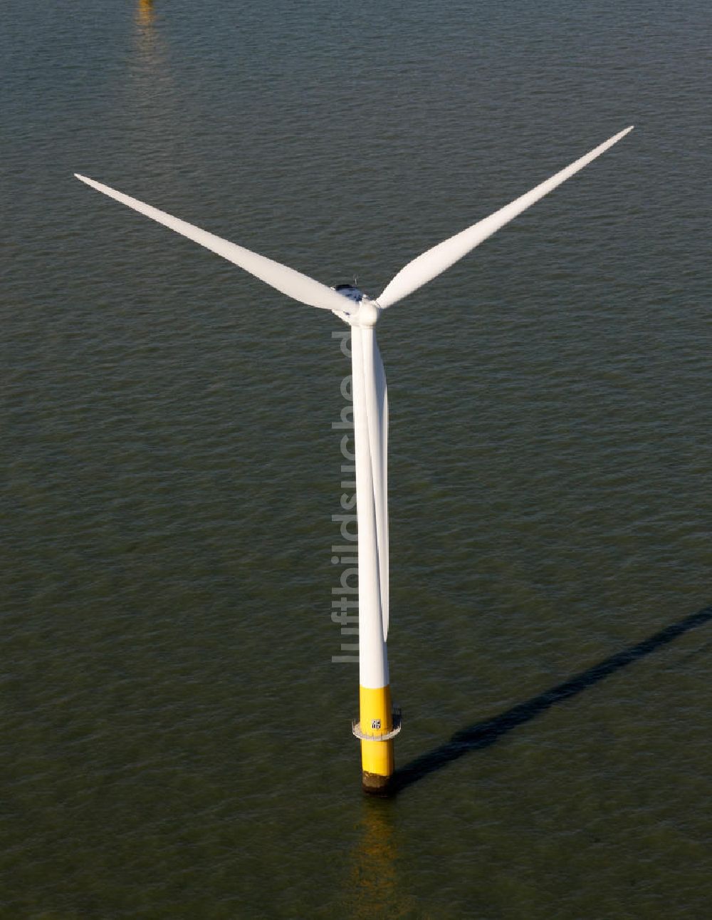 Luftaufnahme Kent - Windenergieanlagen im Küstenbereich von Kent in der Nordsee