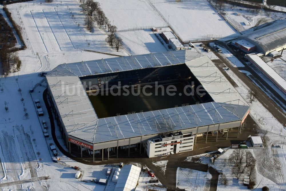Magdeburg von oben - Winterlich schneebedecktes Sportstätten-Gelände der MDCC-Arena in Magdeburg im Bundesland Sachsen-Anhalt