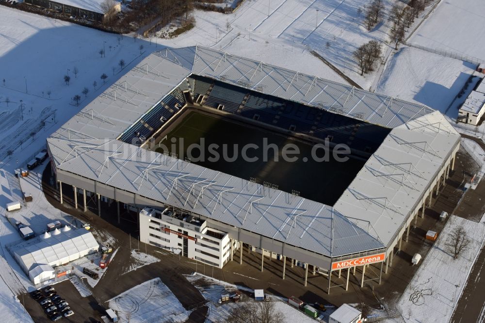 Magdeburg aus der Vogelperspektive: Winterlich schneebedecktes Sportstätten-Gelände der MDCC-Arena in Magdeburg im Bundesland Sachsen-Anhalt