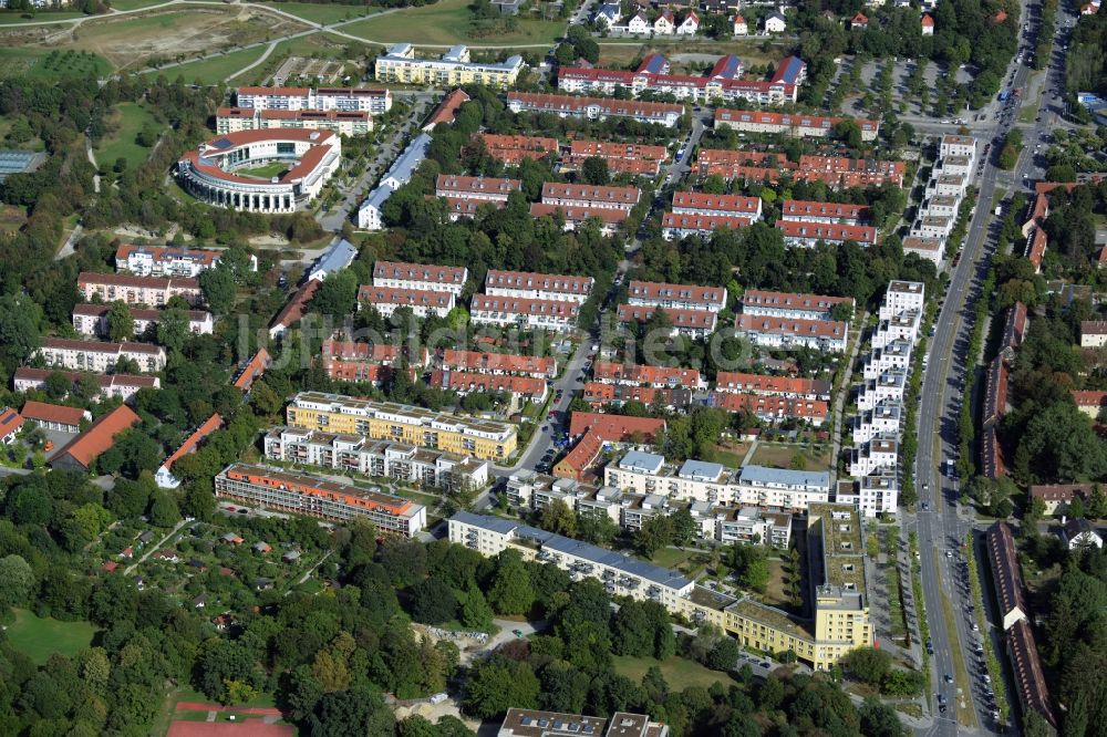 München, Berg am Laim von oben - Wohngebiet einer Mehrfamilienhaussiedlung in München, Berg am Laim im Bundesland Bayern