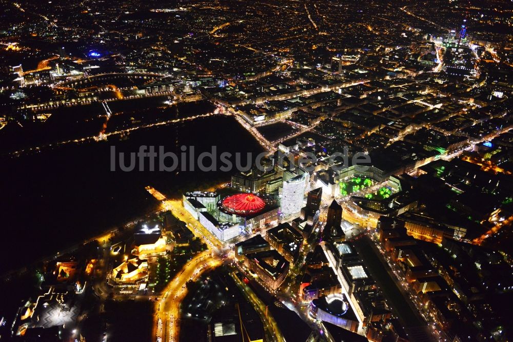 Berlin bei Nacht von oben - Nachtluftbild Festival of Lights im Stadtzentrum der Hauptstadt Berlin