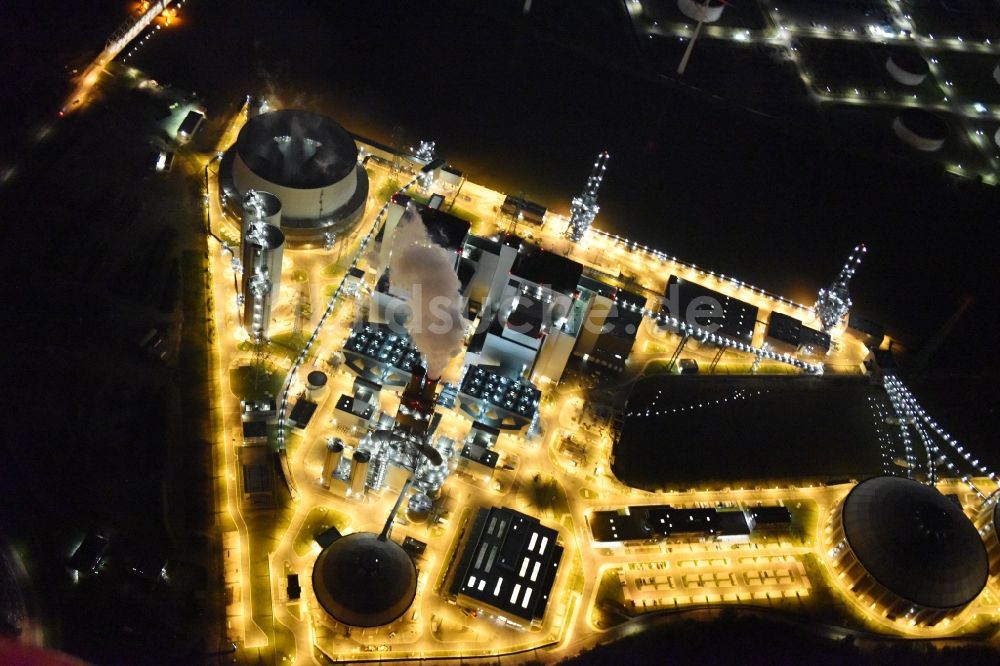 Nacht-Luftaufnahme Hamburg - Nacht- Beleuchtung der Kohle- Kraftwerksanlagen des Vattenfall Kraftwerks Moorburg in Hamburg