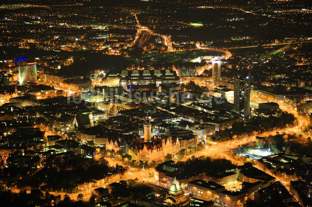 Nachtluftbild Leipzig - Nachtluftbild vom Stadtzentrum der Leipziger Innenstadt
