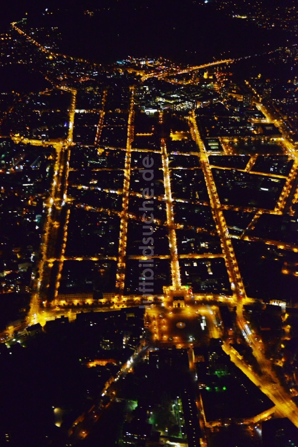 Nacht-Luftaufnahme Potsdam - Nachtluftbild von Potsdam im Bundesland Brandenburg